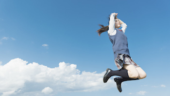 女子高生 ジャンプ 青空 株式会社lacicu ラシク